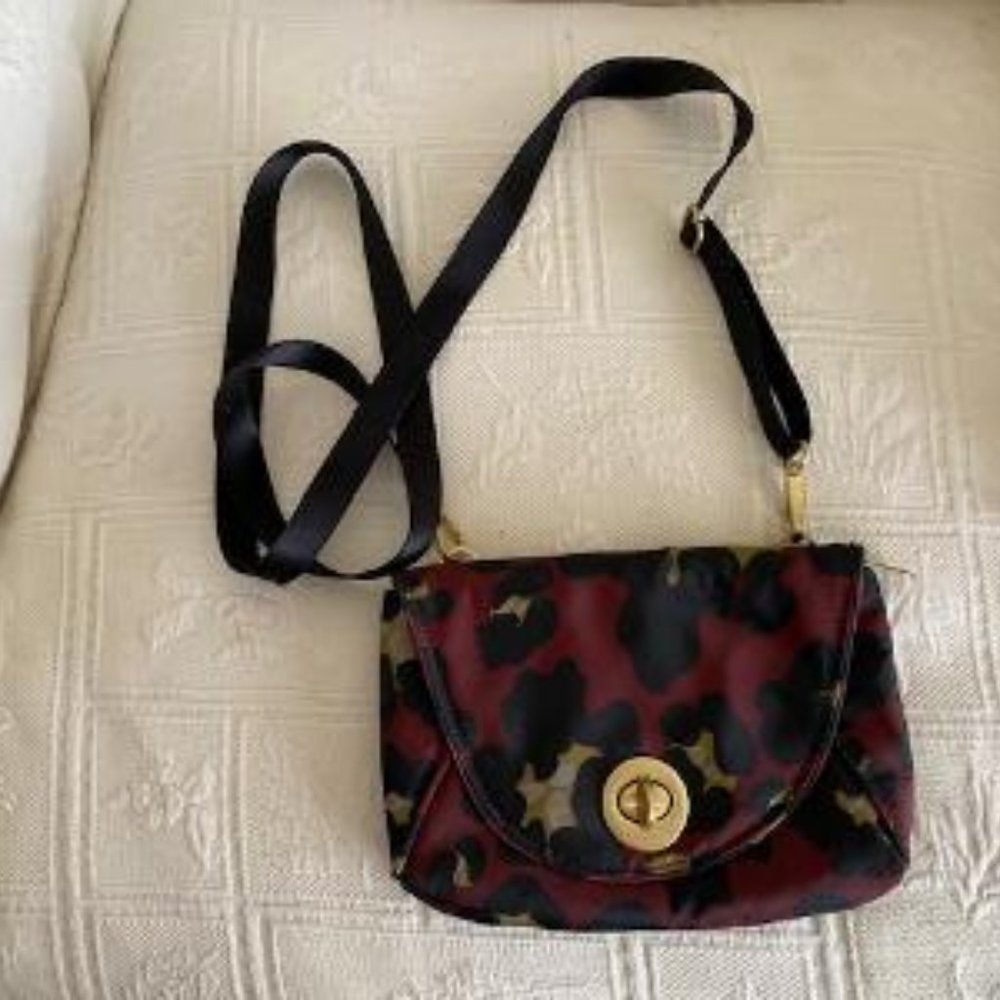 Baggallini Scarlet Cheetah Helsinki Nylon Crossbody - Small